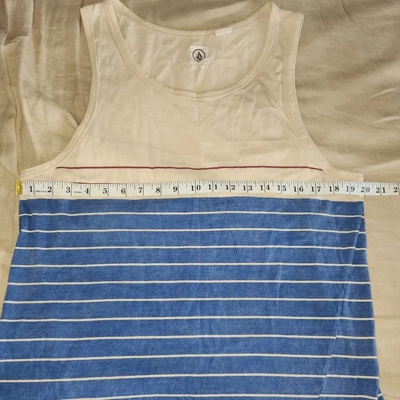 Volcom  Tank - Picture 4 of 5